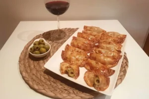Empanadillas caseras de atún con aceitunas manzanilla