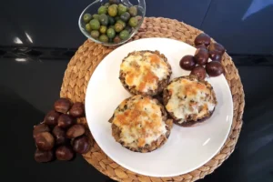 Champiñones portobello rellenos de aceitunas y castañas